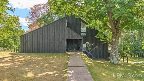 Exterior - 1035 E, Iron Mountain, MI 49801 photo 5 of 8