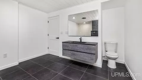Bath - 1035 E, Iron Mountain, MI 49801 photo 7 of 8