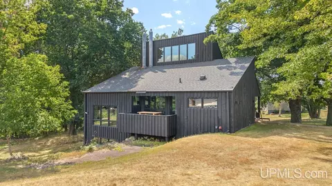 Exterior - 1035 E, Iron Mountain, MI 49801 photo 6 of 8