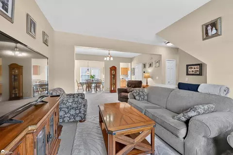 Living - 804 Eagle, Fenton, MI 48430 photo 2 of 2