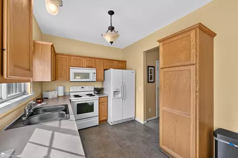 Kitchen - 804 Eagle, Fenton, MI 48430 photo 1 of 3