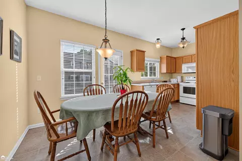 Dining - 804 Eagle, Fenton, MI 48430 photo 1 of 2