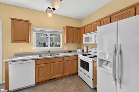 Kitchen - 804 Eagle, Fenton, MI 48430 photo 3 of 3
