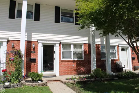 45731 Kensington, Utica, MI 48317