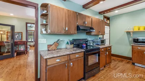 Kitchen - 300 13th, Norway, MI 49870 photo 2 of 4