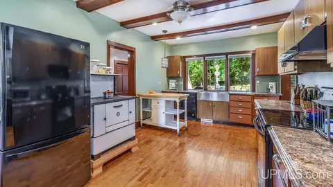 Kitchen - 300 13th, Norway, MI 49870 photo 4 of 4