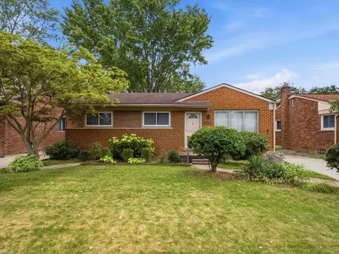 32512 New York, Saint Clair Shores, MI 48082
