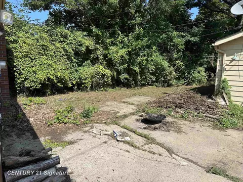 Exterior - 1814 Marlowe Dr, Flint, MI 48504 photo 3 of 3