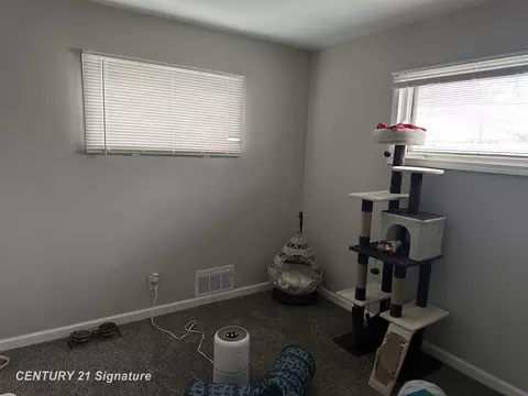 Bedroom - 1814 Marlowe Dr, Flint, MI 48504 photo 2 of 4