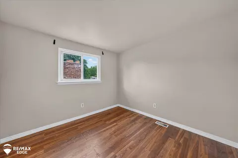 Bedroom - 310 Delzingro, Davison, MI 48423 photo 3 of 7