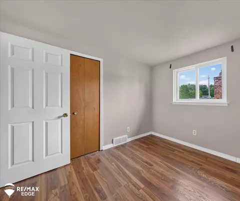 Bedroom - 310 Delzingro, Davison, MI 48423 photo 4 of 7