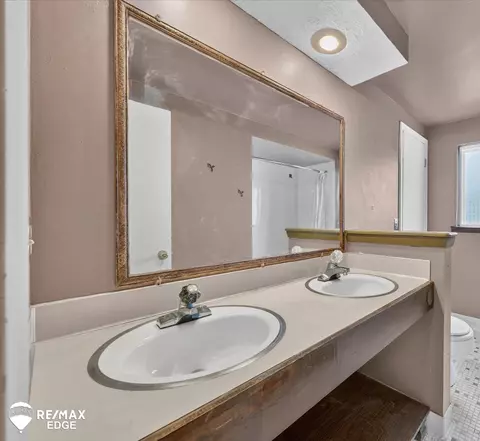 Bath - 310 Delzingro, Davison, MI 48423 photo 2 of 4