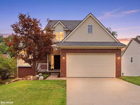 912 Fairledge, Lake Orion, MI 48362