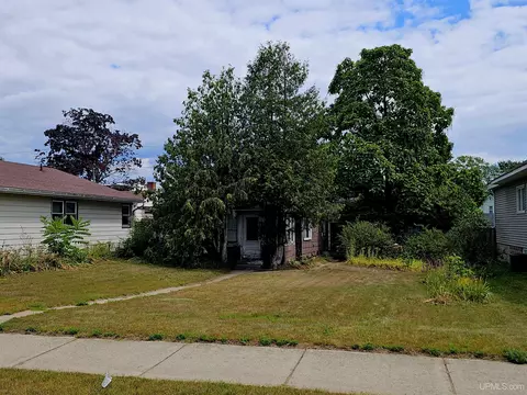 Exterior - 1028 Stephenson, Escanaba, MI 49829 photo 8 of 10