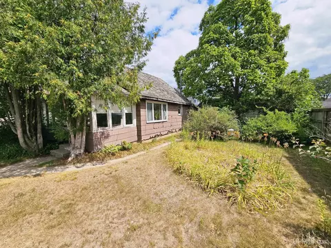 Exterior - 1028 Stephenson, Escanaba, MI 49829 photo 3 of 10