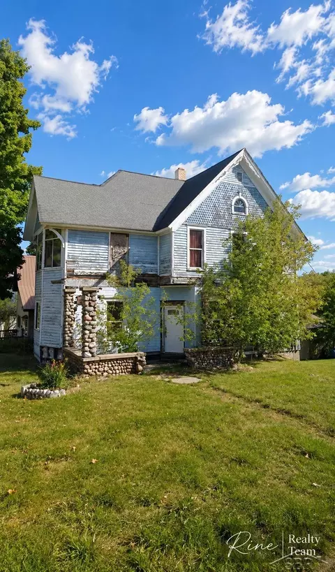 41 Marquette, Crystal Falls, MI 49920