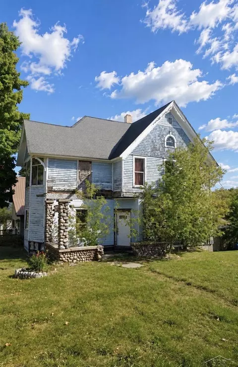 41 Marquette, Crystal Falls, MI 49920