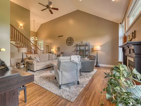Living - 367 Golfview, Monroe, MI 48162 photo 3 of 5