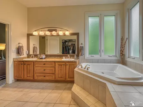 Bath - 367 Golfview, Monroe, MI 48162 photo 3 of 7