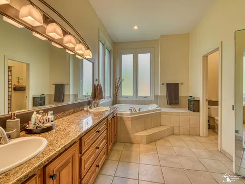 Bath - 367 Golfview, Monroe, MI 48162 photo 2 of 7