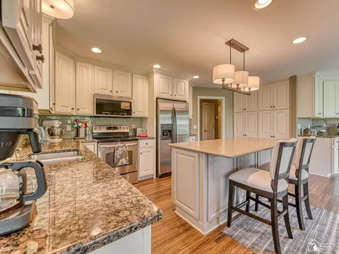 Kitchen - 367 Golfview, Monroe, MI 48162 photo 2 of 7