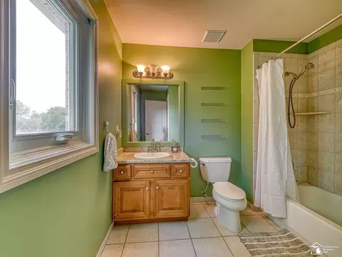 Bath - 367 Golfview, Monroe, MI 48162 photo 6 of 7