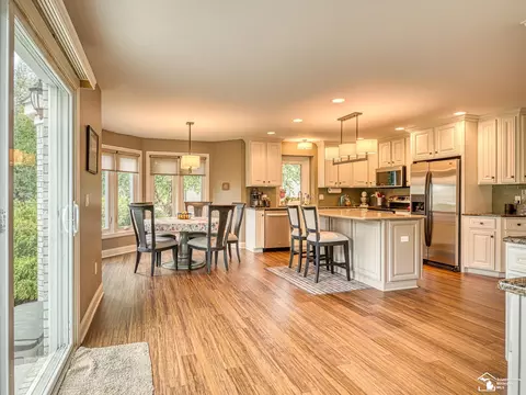 Kitchen - 367 Golfview, Monroe, MI 48162 photo 6 of 7