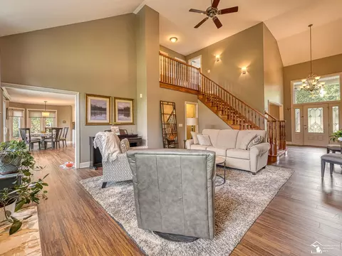 Living - 367 Golfview, Monroe, MI 48162 photo 2 of 5