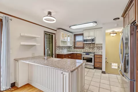 Kitchen - 428 Cloverly, Grosse Pointe Farms, MI 48236 photo 1 of 7