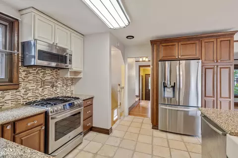 Kitchen - 428 Cloverly, Grosse Pointe Farms, MI 48236 photo 6 of 7