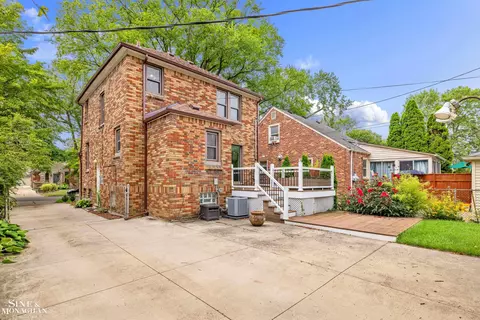 Exterior - 428 Cloverly, Grosse Pointe Farms, MI 48236 photo 4 of 9