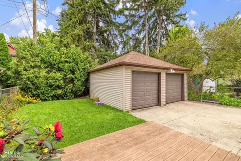 Exterior - 428 Cloverly, Grosse Pointe Farms, MI 48236 photo 8 of 9