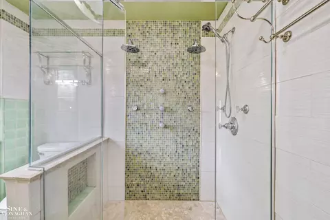 Bath - 428 Cloverly, Grosse Pointe Farms, MI 48236 photo 2 of 6
