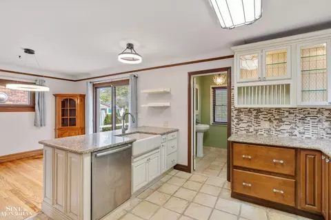 Kitchen - 428 Cloverly, Grosse Pointe Farms, MI 48236 photo 5 of 7