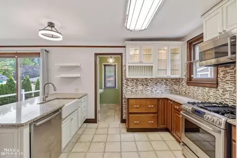 Kitchen - 428 Cloverly, Grosse Pointe Farms, MI 48236 photo 3 of 7