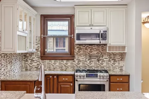 Kitchen - 428 Cloverly, Grosse Pointe Farms, MI 48236 photo 2 of 7