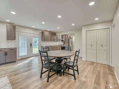 Dining - 2621 Bluebush, Monroe, MI 48162 photo 2 of 3