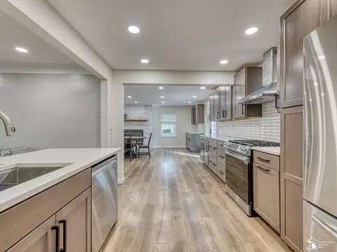 Kitchen - 2621 Bluebush, Monroe, MI 48162 photo 3 of 4