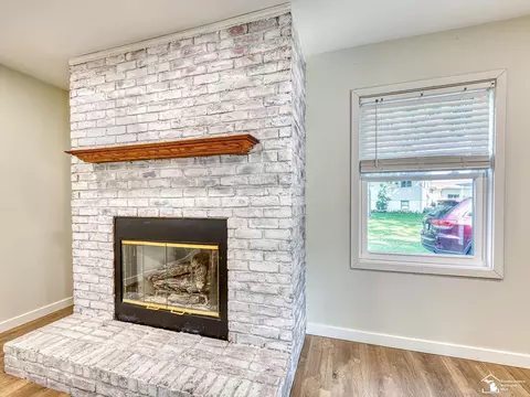Living - 2621 Bluebush, Monroe, MI 48162 photo 4 of 4