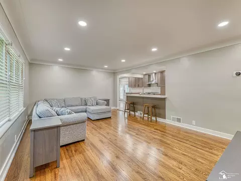 Living - 2621 Bluebush, Monroe, MI 48162 photo 3 of 4