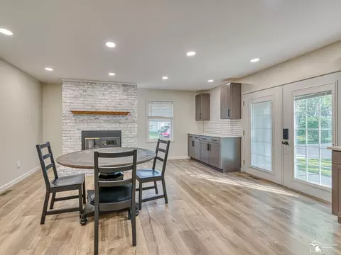 Dining - 2621 Bluebush, Monroe, MI 48162 photo 1 of 3