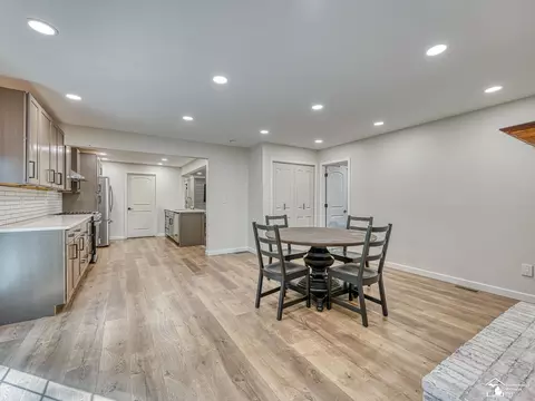 Dining - 2621 Bluebush, Monroe, MI 48162 photo 3 of 3