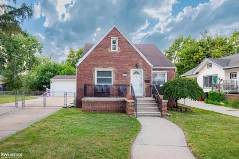 29315 Pinehurst, Roseville, MI 48066
