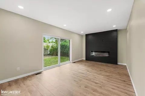 Living - 46500 Meadow, Macomb, MI 48044 photo 3 of 6