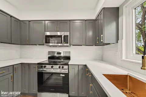 Kitchen - 46500 Meadow, Macomb, MI 48044 photo 4 of 4