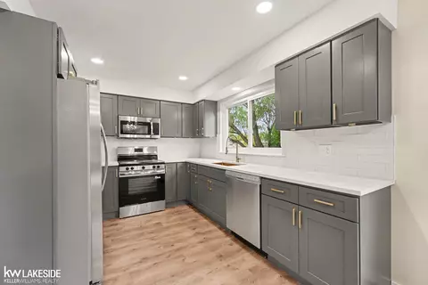 Kitchen - 46500 Meadow, Macomb, MI 48044 photo 3 of 4