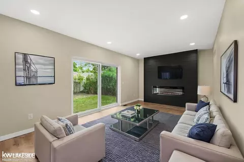 Living - 46500 Meadow, Macomb, MI 48044 photo 1 of 6