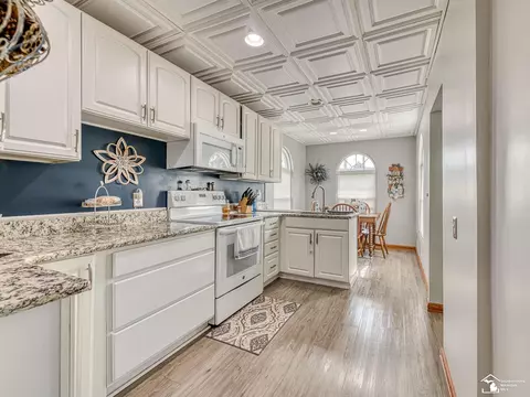 Kitchen - 124 Arbor, Monroe, MI 48162 photo 1 of 3