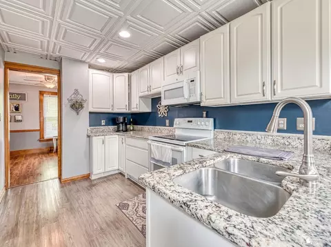 Kitchen - 124 Arbor, Monroe, MI 48162 photo 2 of 3