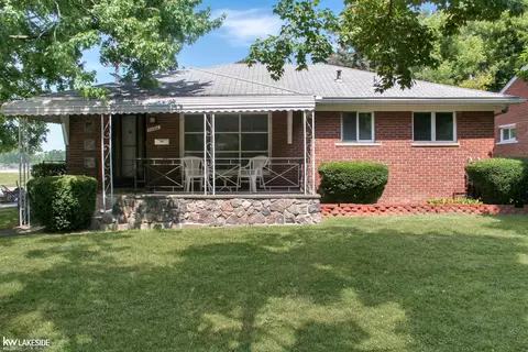 1700 Hampton Rd, Mount Clemens, MI 48043